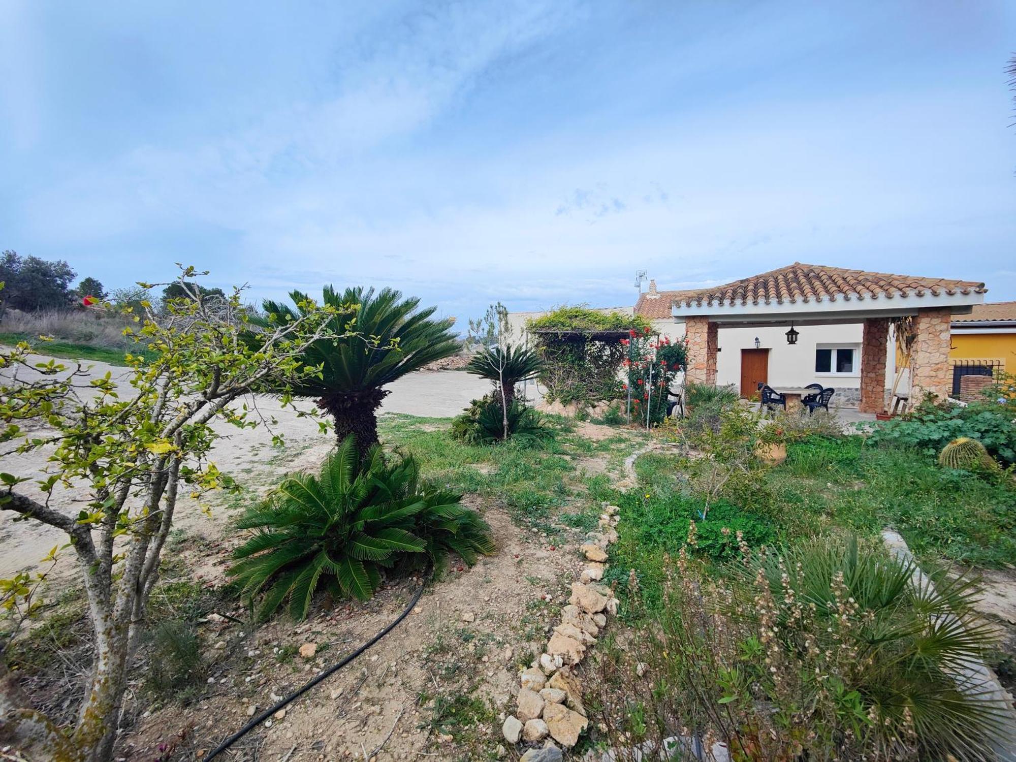 La Campagne A 10 Mn Des Plages Et Du Centre De *